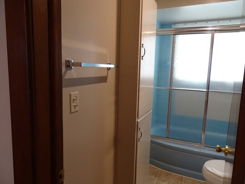 Building Photo - 415 E Lima St