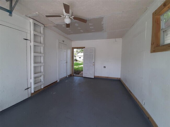 Building Photo - 10322 Rosehaven Dr