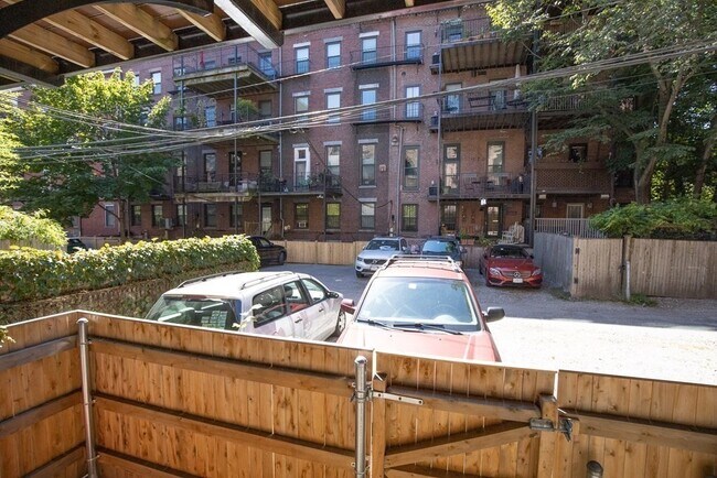 Building Photo - 21 E Concord St