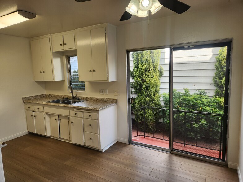 Building Photo - 1080 Termino Ave