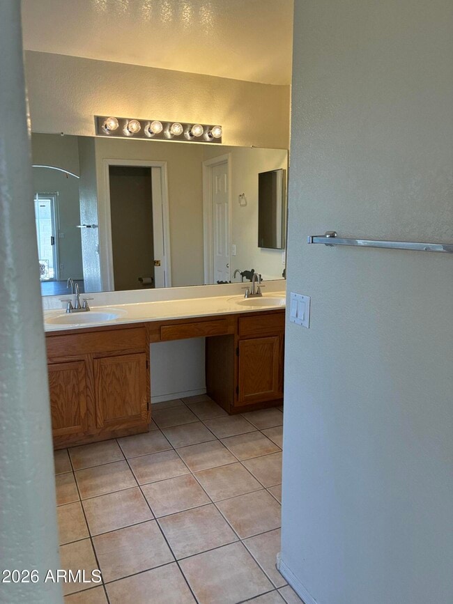 Building Photo - 1074 N Saguaro St