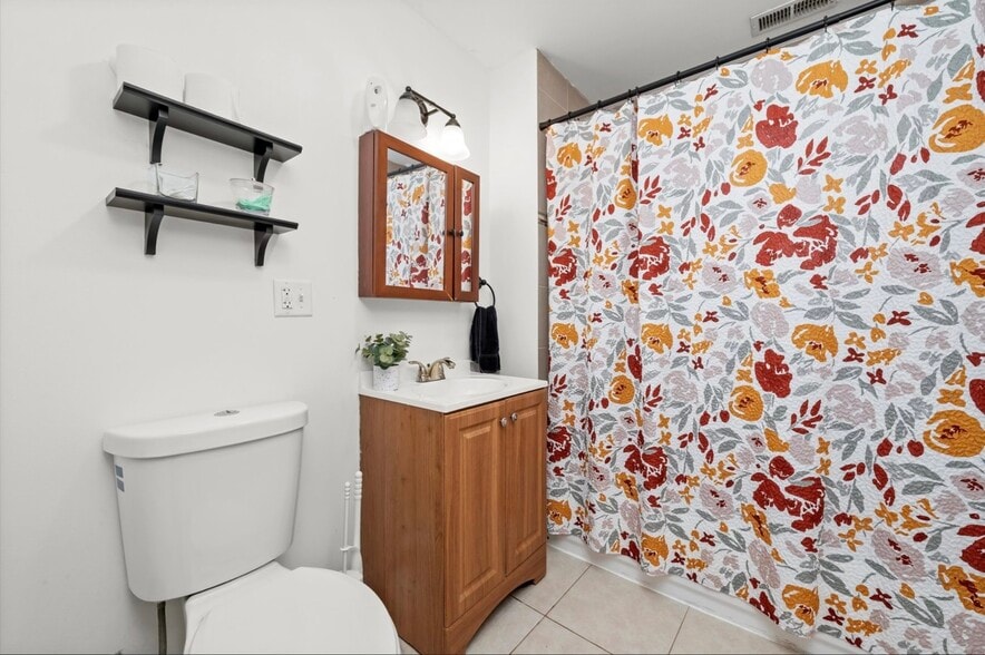 Building Photo - 1322 S 51st Ave