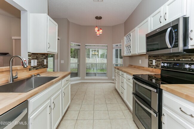 Building Photo - 86293 Fieldstone Dr