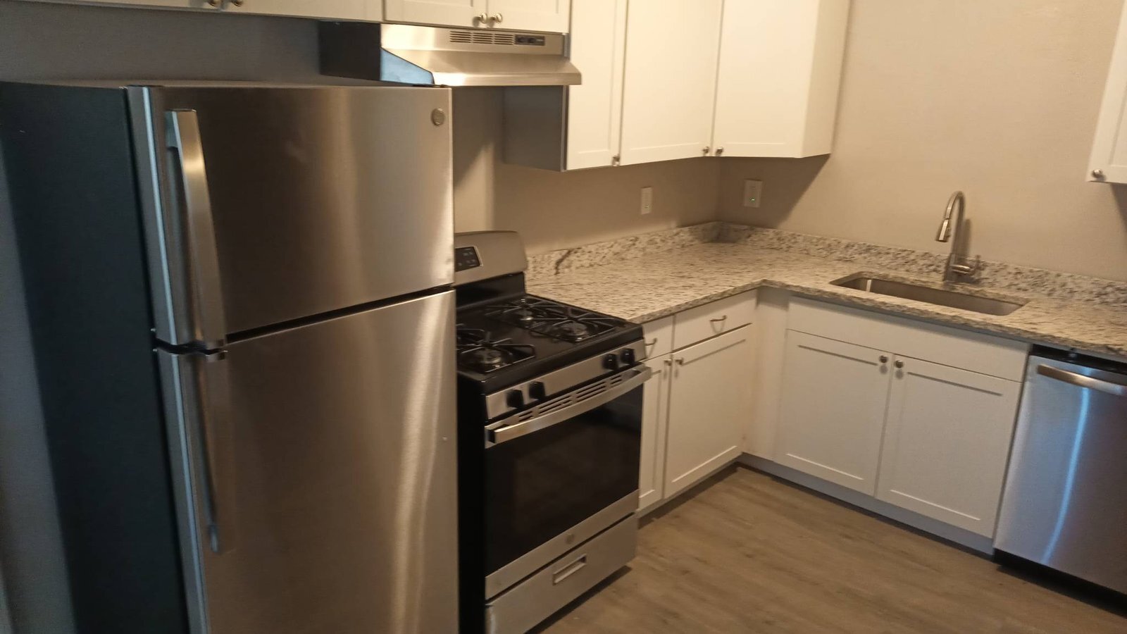 Building Photo - 2441 N Oswego Ave