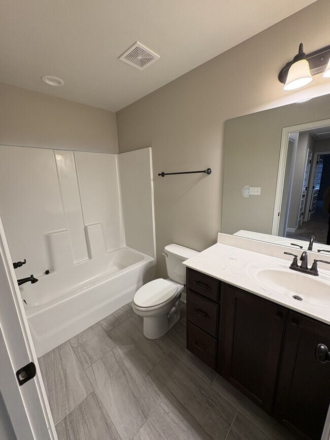 Building Photo - 2113 Metcalf Wy