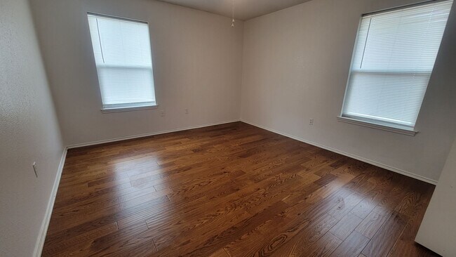 Building Photo - Convenient in Keene