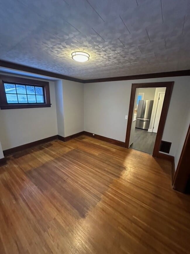 Building Photo - 93 Tryon Park