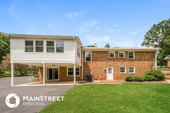 Building Photo - 402 Boxwood Dr