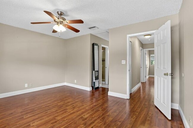 Building Photo - 3037 NW 48th Ave