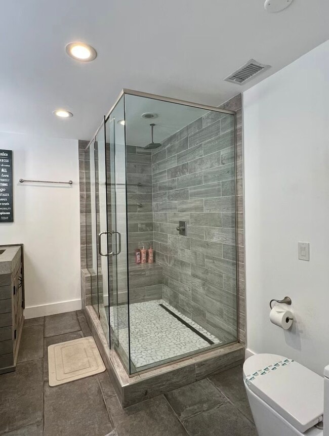 Building Photo - 3/2 Pool Home South Tampa Available NOW !!