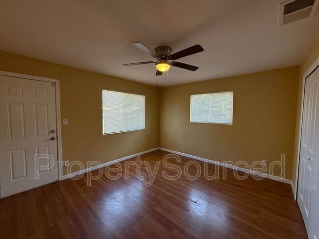 Building Photo - 524 E Krell Ln