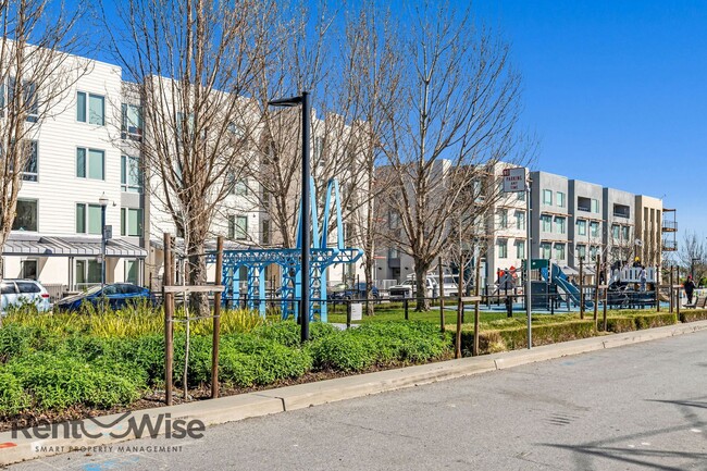 Building Photo - 298 Friedell St