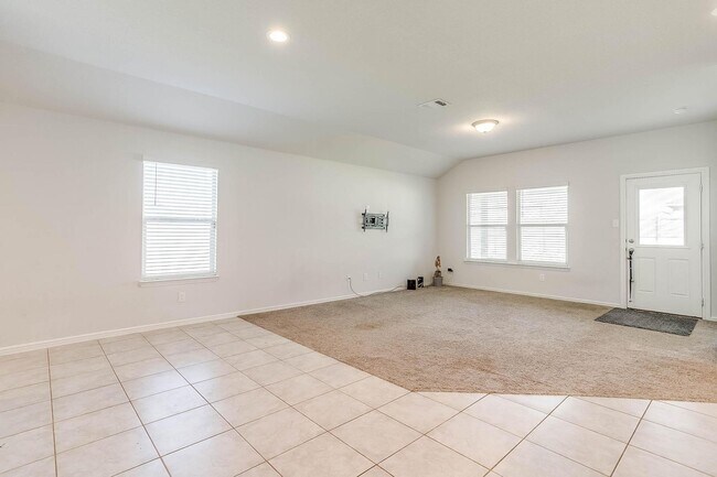 Building Photo - Nice 3 Bed, 2 Bath House in Creekside Esta...