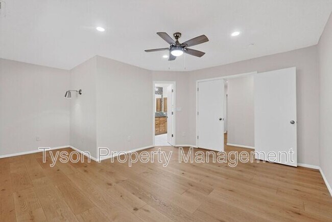 Building Photo - 8301 Cherry Hills Dr NE