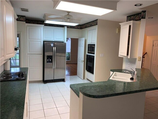 Building Photo - 4530 Oso Pkwy