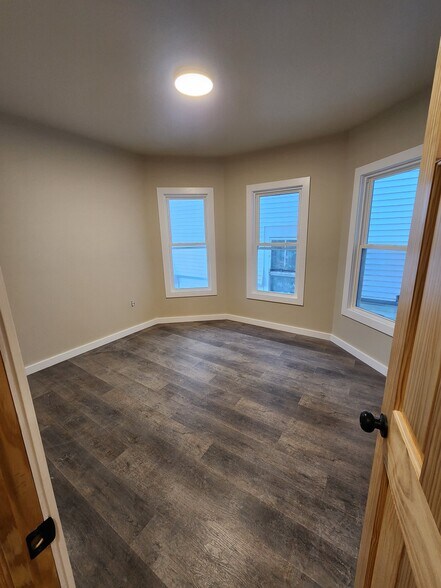 Front bedroom - 331 W Colvin St