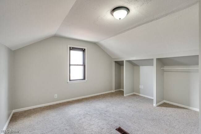Building Photo - 8514 Deerfield Dr