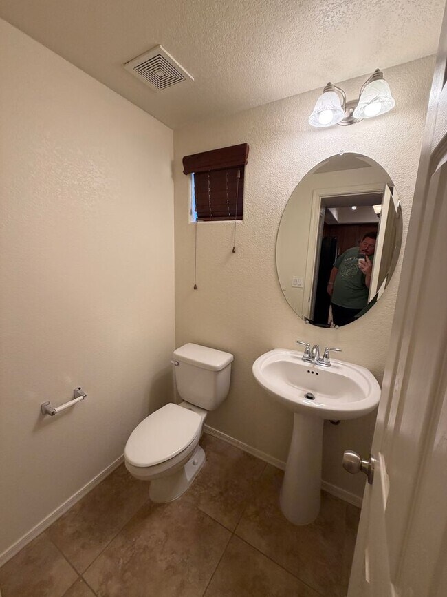 Building Photo - beautiful 2 bed, 2.5 bath condominium in the elegant Via De Cielo gated community in Chandler!