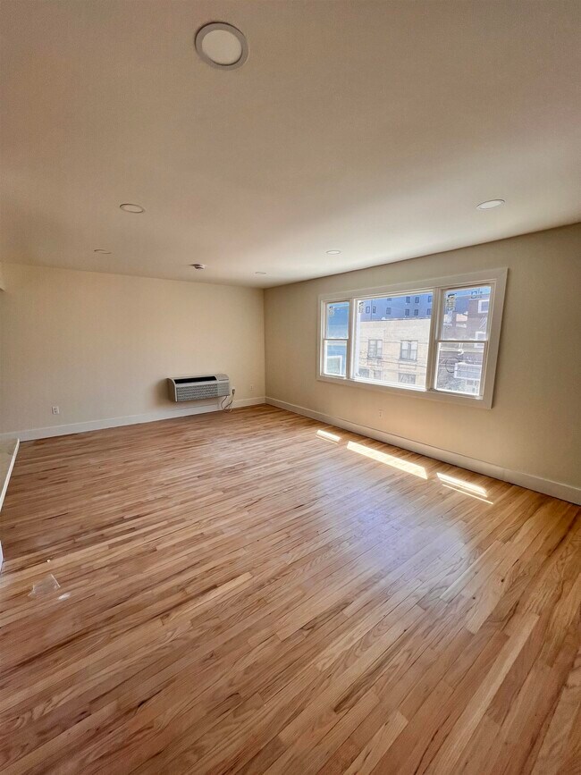 Building Photo - 72 69th St