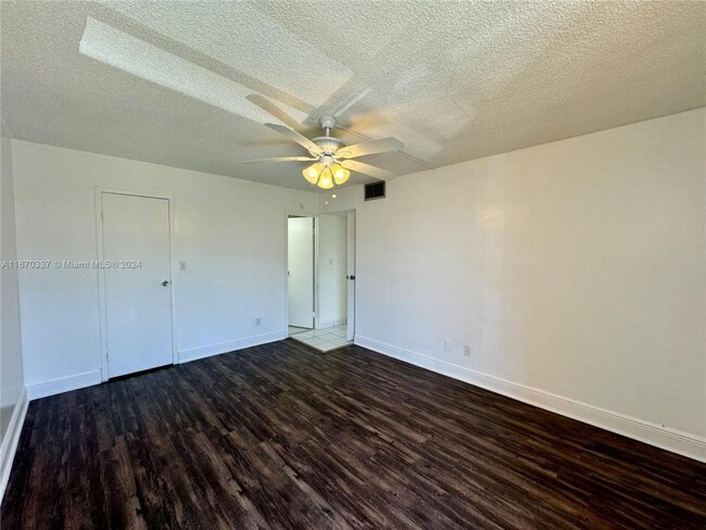 Building Photo - 1 bedroom in Sunny Isles Beach FL 33160