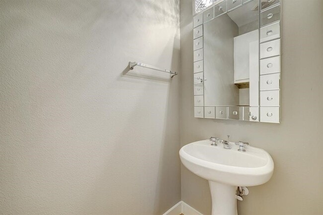 Building Photo - 9805 Riddlelink Ln