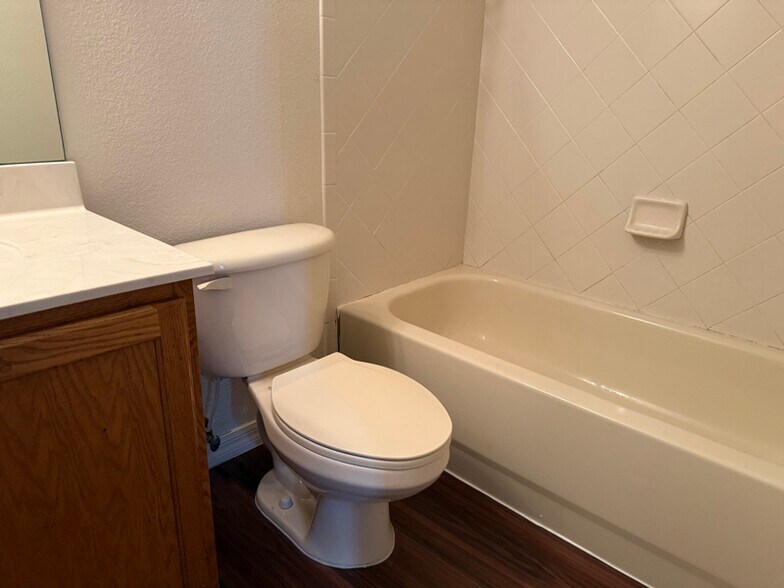 Building Photo - 6530 Lake Pembroke Pl