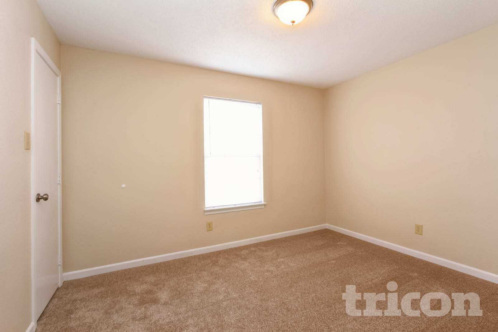 Building Photo - 10975 Walnut Grove Bend