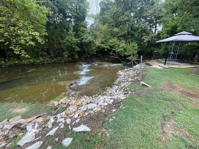 Building Photo - Bateman