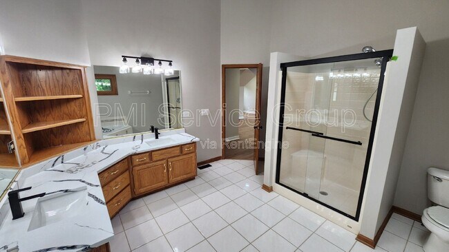 Building Photo - 3467 Charlemaine Dr
