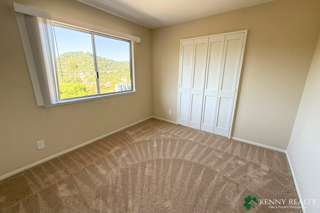 Building Photo - Large Updated 5 Bedroom Home in San Mateo ...