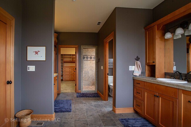 Building Photo - 5010 SE 362nd Ave