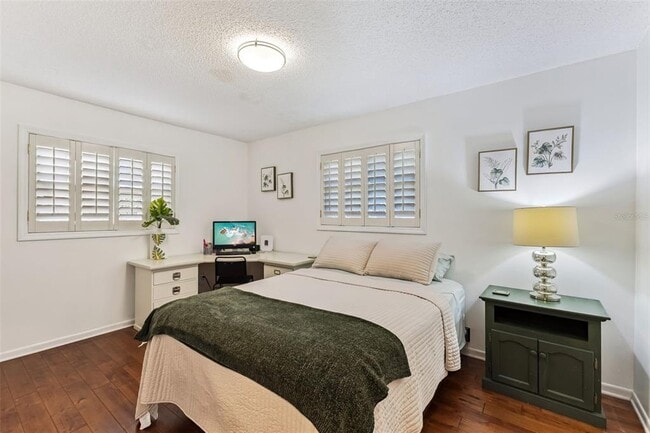 Building Photo - 116 Willow Ave