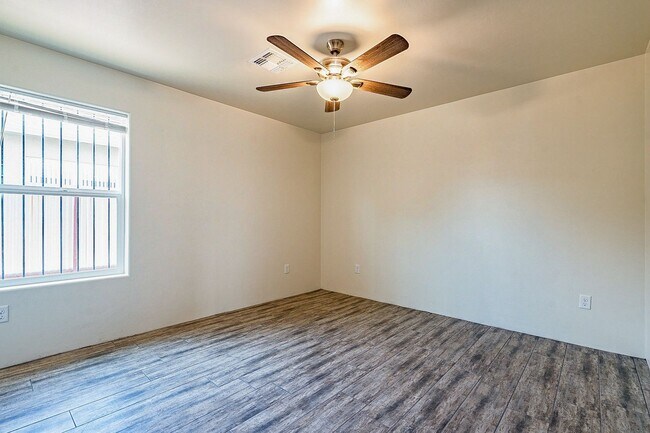 Building Photo - 615 S Santa Rita Ave