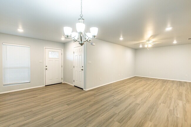 Building Photo - Half off First Full Month's Rent /Zero Deposit /Convenient to All Institutions of Higher Learning...