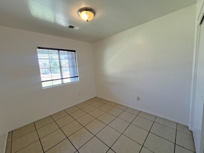 Building Photo - 1408 Interlaken Dr