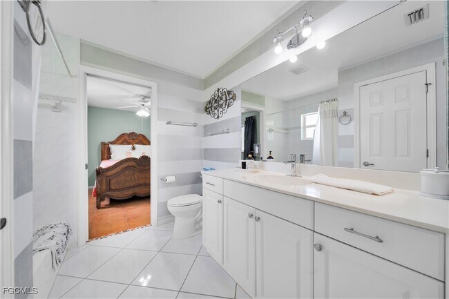 Building Photo - 1811 NE 5th Terrace