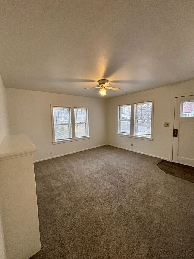 Building Photo - 828 1/2-615 1/2 Miles Ave