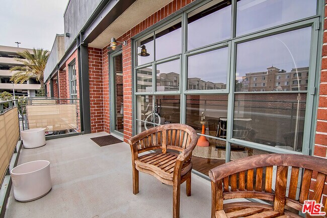 Building Photo - 1046 Princeton Dr