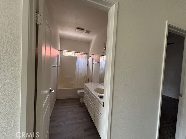 Building Photo - 904 Bergamo Ave