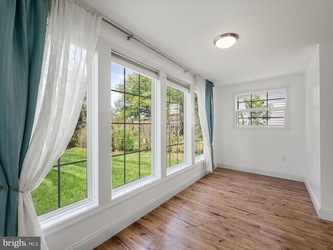 Building Photo - 5479 Main St