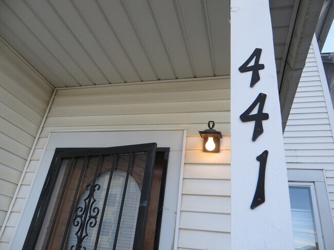 Building Photo - 5 Bedroom Home in the very core of Downtown (West Central, Downtown)