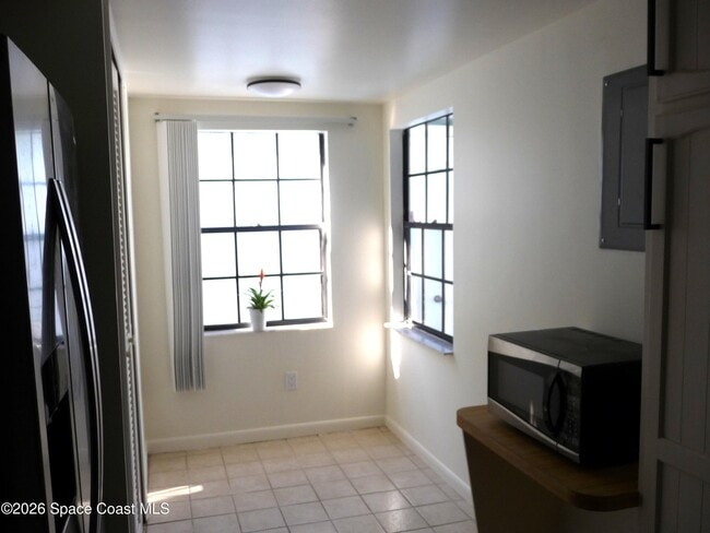 Building Photo - 214 Queens Ct