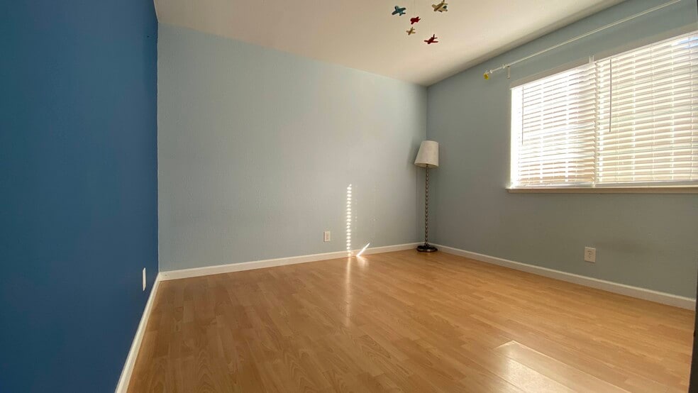 Building Photo - 34565 Vane Cmn