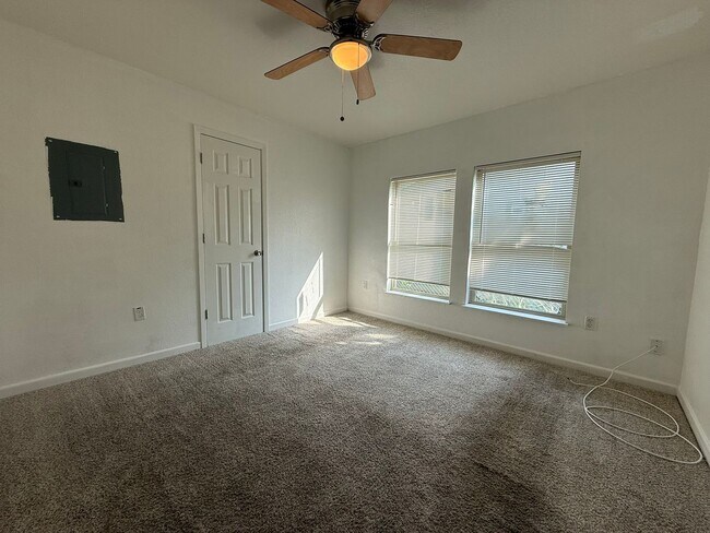 Building Photo - 908-910 Wells St