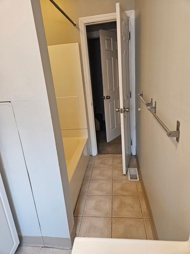 Building Photo - Central Location, Private Deck, In Unit W/...