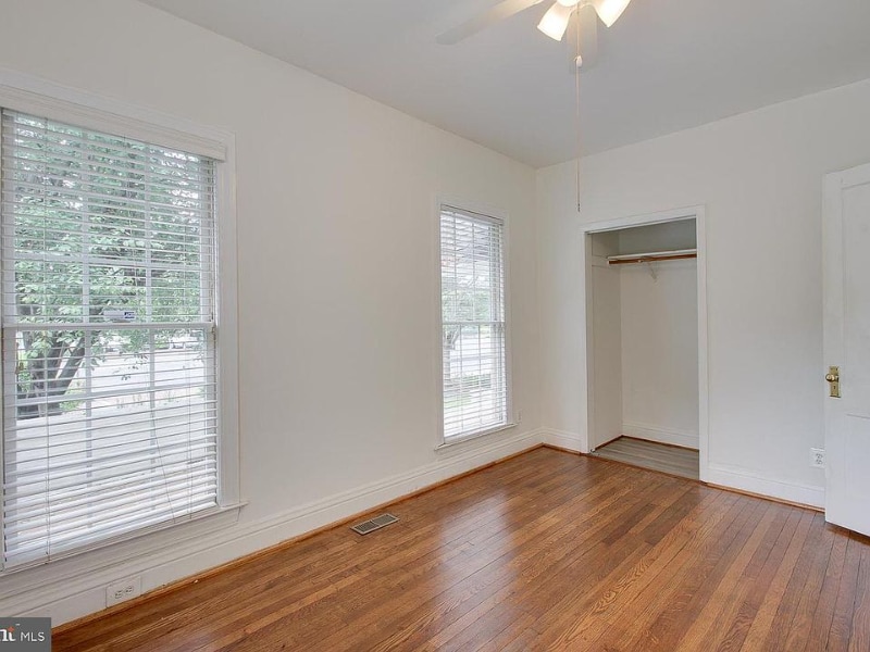 Building Photo - 1542 Chain Bridge Rd