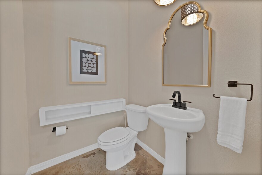 Building Photo - 4633 Calmont Ave