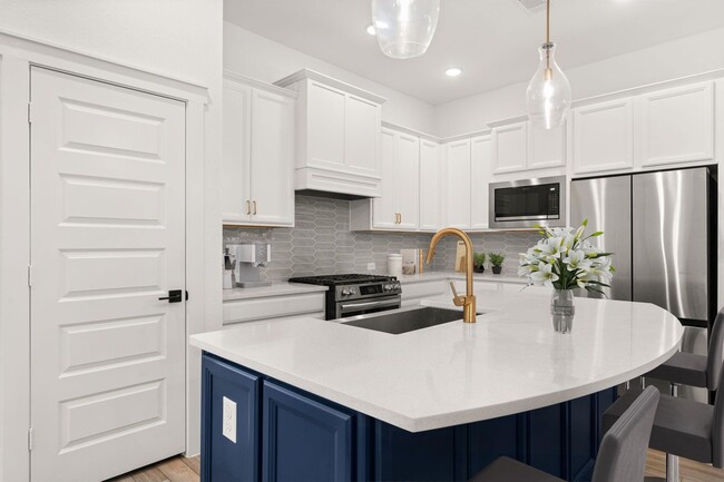 Building Photo - 15159 Parkland Canyon Dr