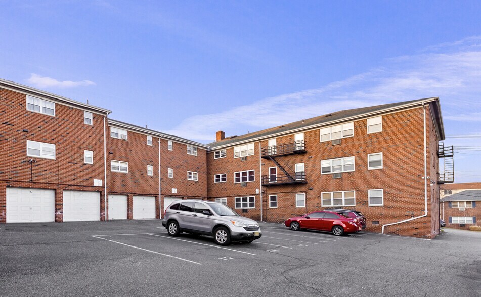 Building Photo - 222 Elleen Ter