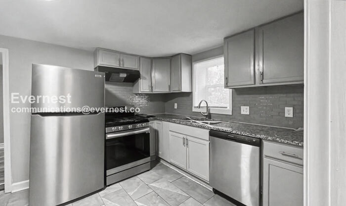 Building Photo - 700 S Savage St